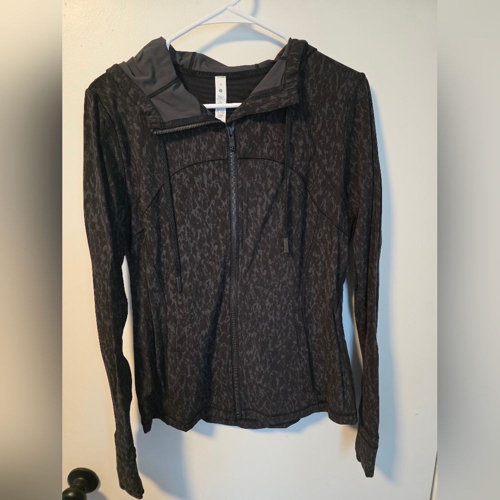 lululemon athletica Black patterend hoodes define jacket